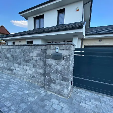 شقة Twin House Gyál