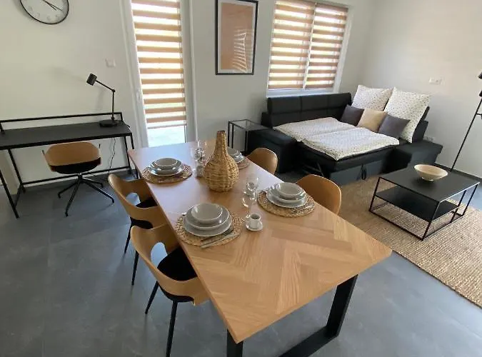 Twin House 公寓 *