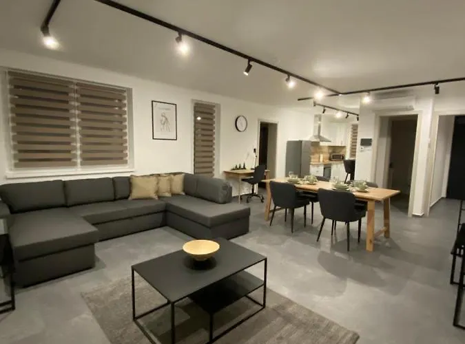 Twin House * 贾尔