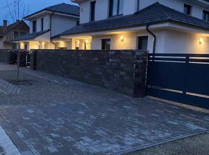Twin House 公寓